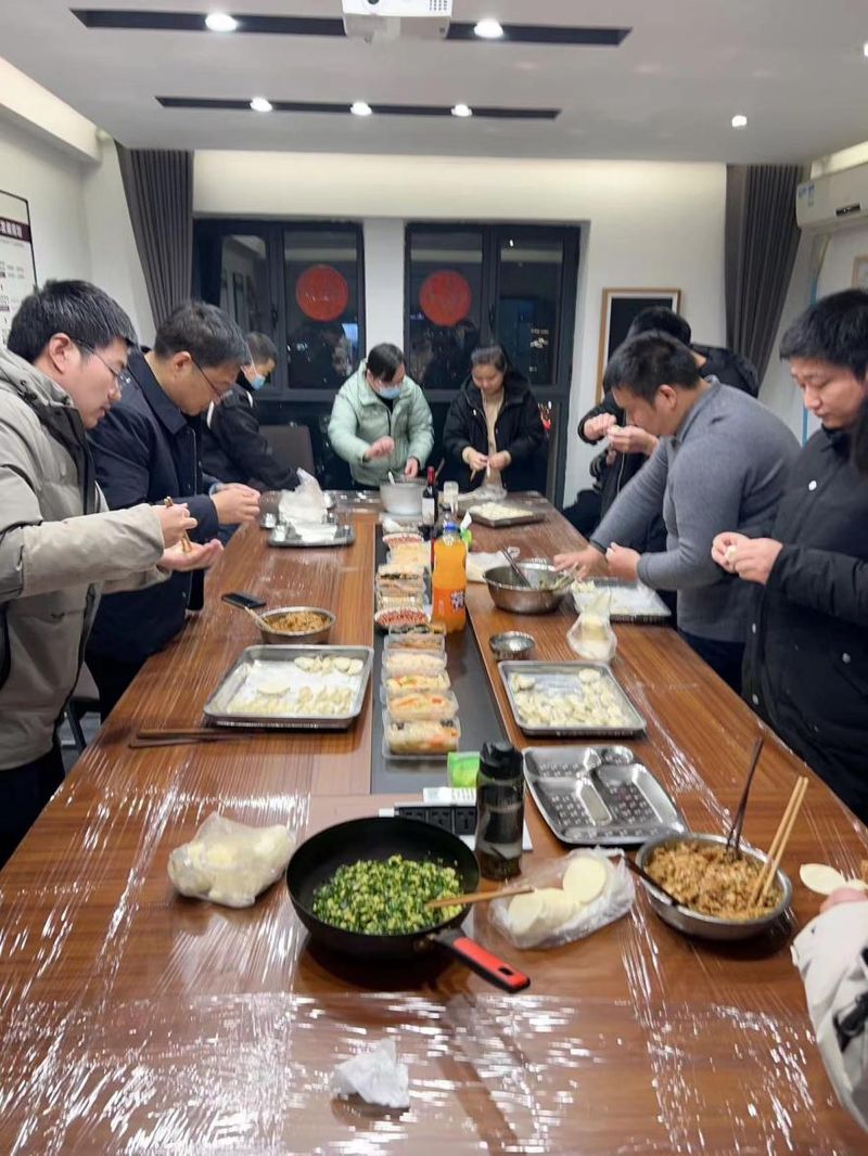 通達(dá)軟件公司組織開展“情暖冬至，餃香飄逸”冬至包餃子活動